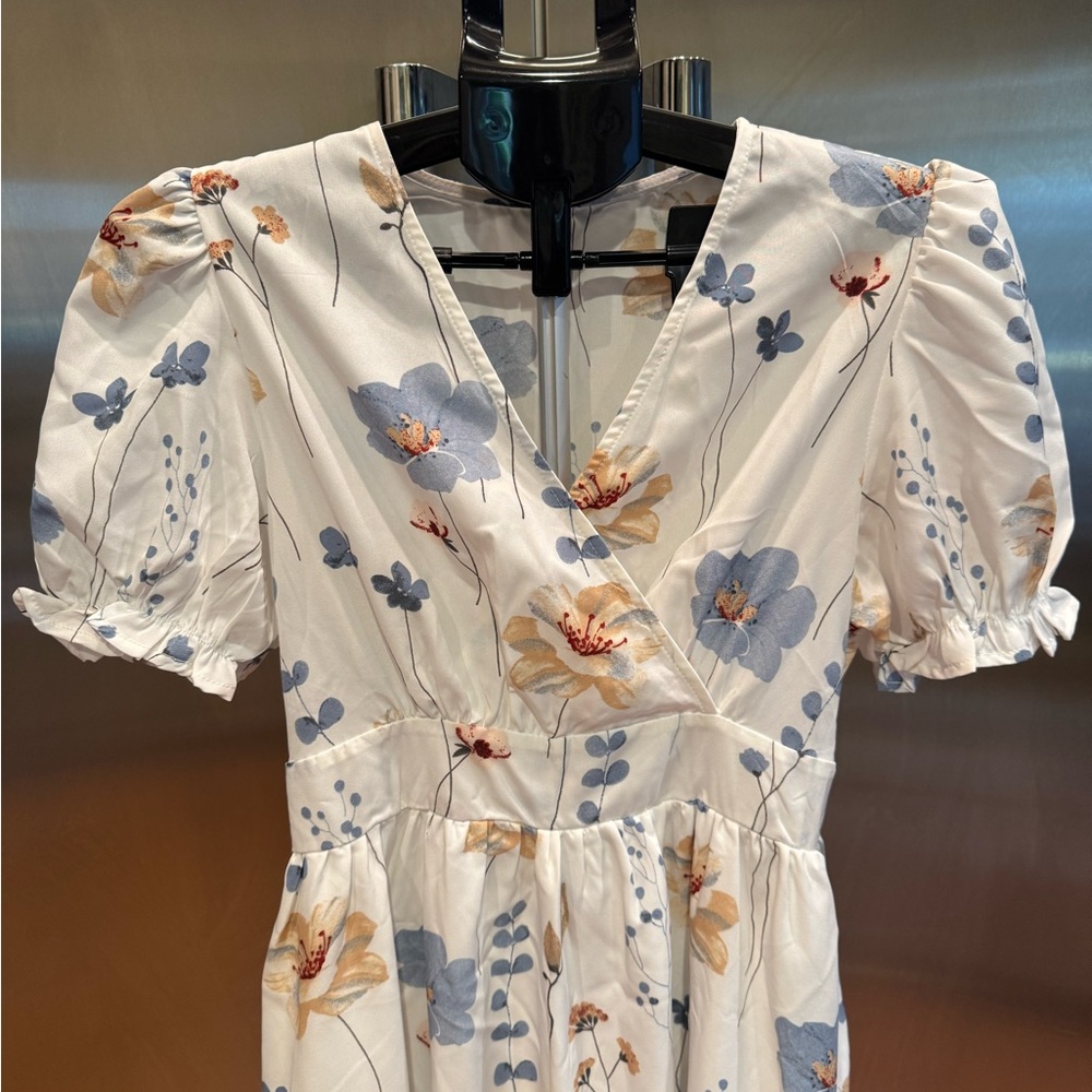 NWOT Elegant Floral Midi Dress with Puff Sleeves - Picture 2 of 8